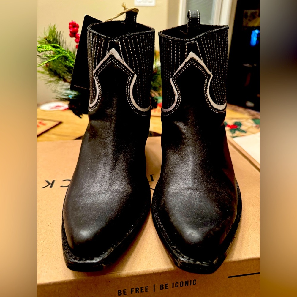 Liberty Black Black Leather Ankle Boot NIB 10 M